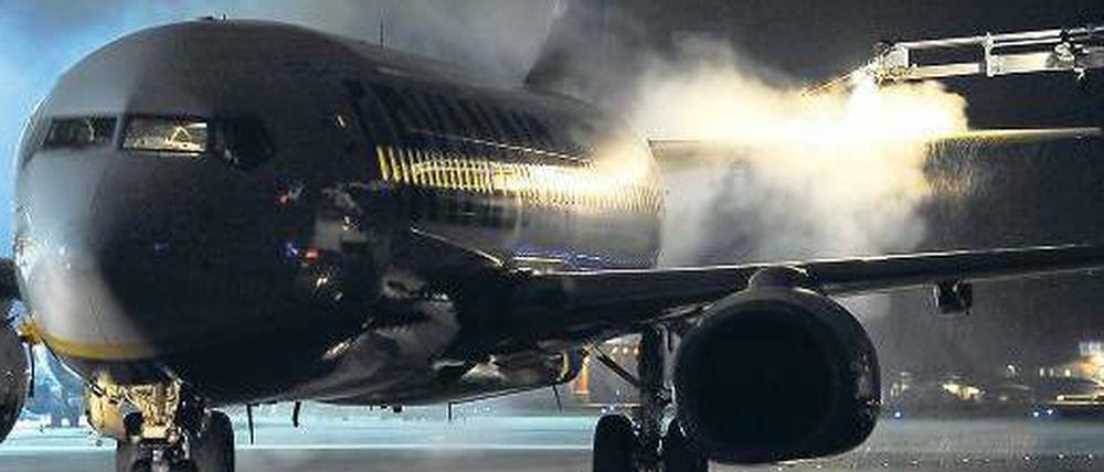 Kalte Dusche. Ryanair-Chef Michael O’Leary macht die Flugabgabe für die Kürzungen verantwortlich. 
