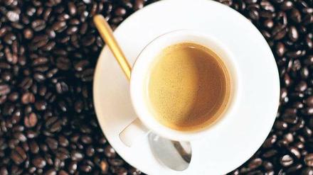 Teure Bohnen. Experten gehen davon aus, dass viele Röster den Kaffeepreis um etwa 50 Cent pro Pfund anheben. 
