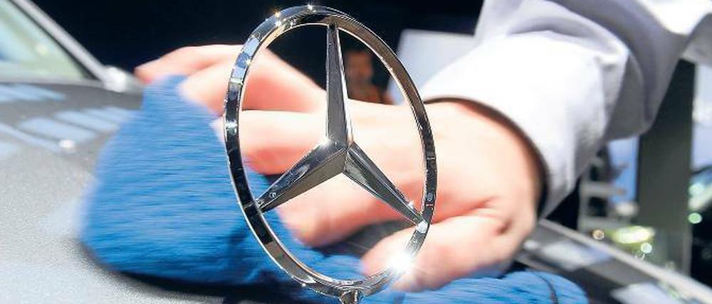 Unerwartet glänzend verkaufte sich Mercedes. Vorstandschef Dieter Zetsche sieht alle Ziele übertroffen. 