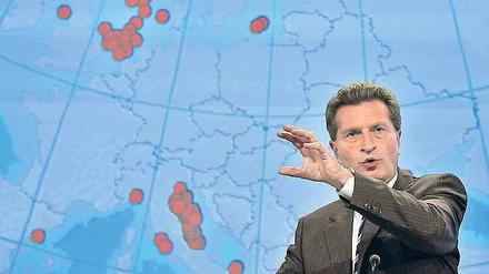 Auf Englisch? Kommissar Oettinger spricht über diverse Energieerzeugungsstätten in Europa.