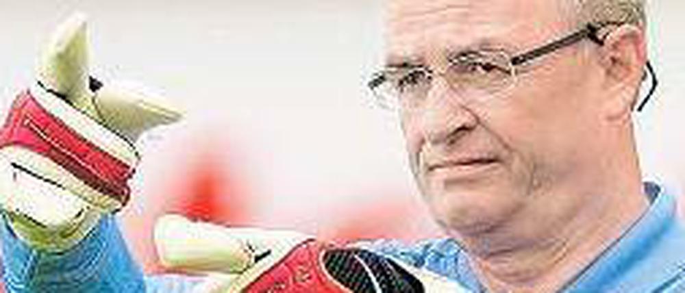 In der Verteidigung. Ein alter Sponsorenvertrag bringt Ärger für VW-Chef Martin Winterkorn. Sein Konzern ist Haupteigentümer des VfL Wolfsburg. 