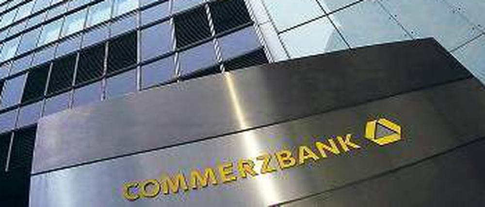 Hoch und Tief. Nach internationalen Bilanzierungsregeln machte die Commerzbank im Jahr 2010 rund 1,4 Milliarden Euro Gewinn. Hierzulande weist sie Verluste aus.