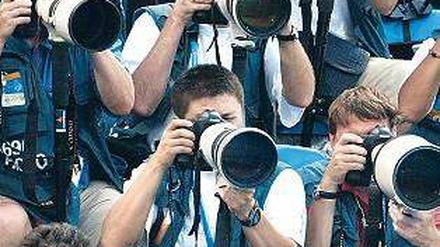 Trübe Aussichten. Mehr als drei Viertel aller Objektive für Foto- und Filmkameras, die in Deutschland verkauft werden, kommen aus Japan. Foto: picture-alliance/dpa