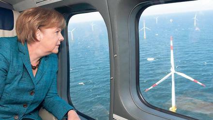 Schöne Aussichten. Bundeskanzlerin Angela Merkel flog über die Anlage nördlich der Halbinsel Fischland-Darß-Zingst. 