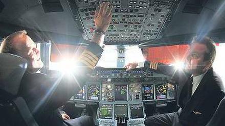 Nicht genug. Die Lufthansa schickt ihre Piloten mit 60 in den Ruhestand. Das wollen nicht alle akzeptieren.