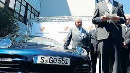 Antrittsbesuch. Der grüne Regierungschef Kretschmann gibt Porsche die Ehre.Foto: dpa