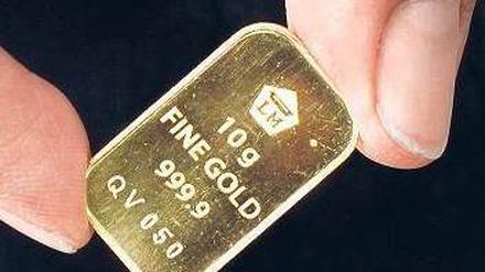 Sensibles Geschäft. Bei der Auswahl der richtigen Goldanlage ist Fingerspitzengefühl gefragt. Wer keinen geeigneten Lagerplatz für das wertvolle Edelmetall hat, greift zu Zertifikaten.
