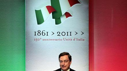 Bald der Hüter des Euro. Mario Draghi, hier bei einer Rede in Rom, gilt als herausragender Experte. In knapp drei Monaten rückt der Italiener zum Präsidenten der Europäischen Zentralbank auf – die jetzt Staatsanleihen seiner überschuldeten Heimat kauft. 