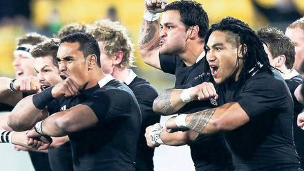 Men in Black: Die „All Blacks“ sind das Nationalteam der Insel. In Neuseeland ist Rugby Religion, Sport und nationaler Stolz. Foto: AFP