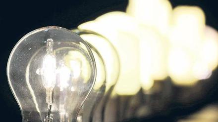 Vertraute Form. Halogenlampen können aussehen wie herkömmliche Glühbirnen. Foto: dpa