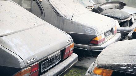 Angestaubt. Das Ende für den schwedischen Autohersteller Saab – hier einige ältere Modelle – ist bedrohlich nahe gerückt. Foto: dpa