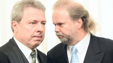 „Das Finanzielle ist lösbar.“ Utz Claassen (rechts) mit seinem Anwalt. Foto: dpa