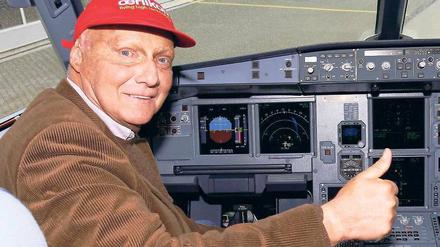Nicht zu bremsen. Niki Lauda, Ex-Rennfahrer und Ex-Airline-Besitzer, fliegt trotz seiner 62 Jahre regelmäßig selbst. Foto: picture-alliance/dpa