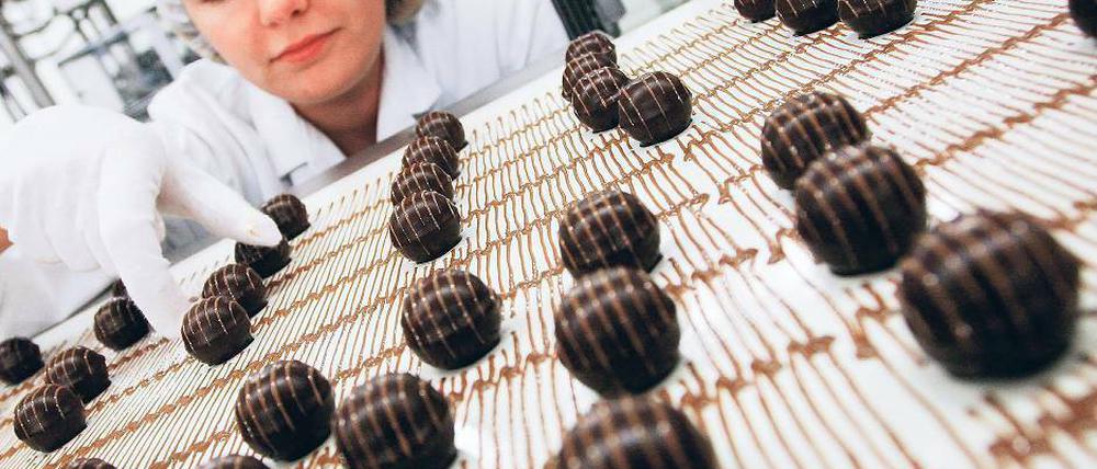 Tradition im Superlativ. Halloren beschreibt sich als die älteste deutsche Schokoladenfabrik. Mit seinen Kugeln hat der Hersteller auch im Westen Erfolg. Seit 2007 ist das Unternehmen an der Fankfurter Börse notiert. Foto: dpa