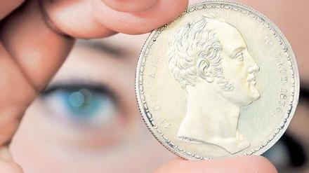 Der Familienrubel. Die Münze mit dem Bild des russischen Zaren Nikolaus I. erzielte auf der Berliner Auktion 650 000 Euro. Foto: dpa
