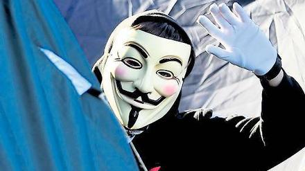 Ohne Gesicht. Die Maske ist das Erkennungszeichen der Hackergruppe Anonymous. Vor allem mit Beginn der Occupy-Proteste im vergangenen Jahr wurde sie als Symbol der Globalisierungskritiker bekannt. 