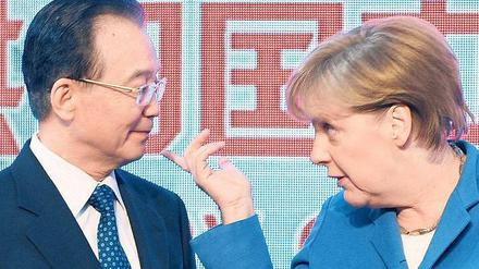 Wer gibt hier den Ton an? Chinas Ministerpräsident Wen Jiabao und Bundeskanzlerin Angela Merkel eröffneten die Hannover Messe. Foto: dpa