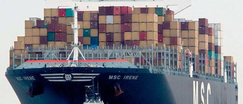 Vom Anleger zum Unternehmer. Über geschlossene Fonds können Verbraucher in Containerschiffe investieren. Foto: dapd