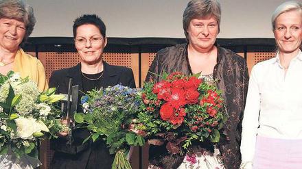 Frauenpower. Berlins Wirtschaftssenatorin Sybille von Obernitz (rechts) hat am Samstag die Finalistinnen des Wettbewerbs „Berliner Unternehmerin des Jahres 2012/13“ ausgezeichnet: Barbara Jaeschke, Brigitte Groß und Katrin Rohnstock (von links). 