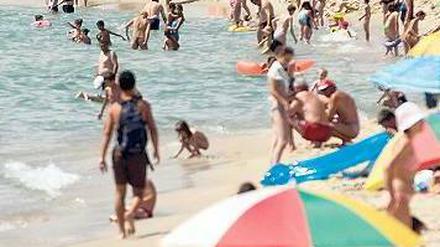 Voll günstig. Der Strand von Varna am Schwarzen Meer. Unter den 27 EU-Ländern sind die Lebenshaltungskosten in Bulgarien am günstigsten. Foto: p-a/dpa