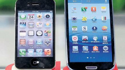 Mein großer Bruder. Das Samsung Galaxy ähnelt dem iPhone von Apple zu sehr, urteilten die Richter. In den USA droht deshalb jetzt ein Verkaufsverbot.
