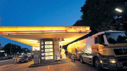 Vergleichen schwierig. Die Benzinpreise waren in den vergangenen Wochen auf Rekordwerte von über 1,70 Euro gestiegen.