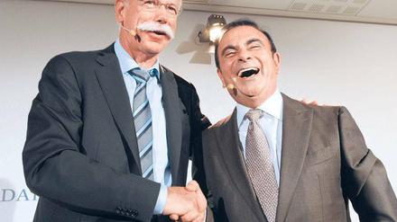 Demonstrativ kooperativ. Dieter Zetsche (links) und Carlos Ghosn preisen in Paris ihre Zusammenarbeit.
