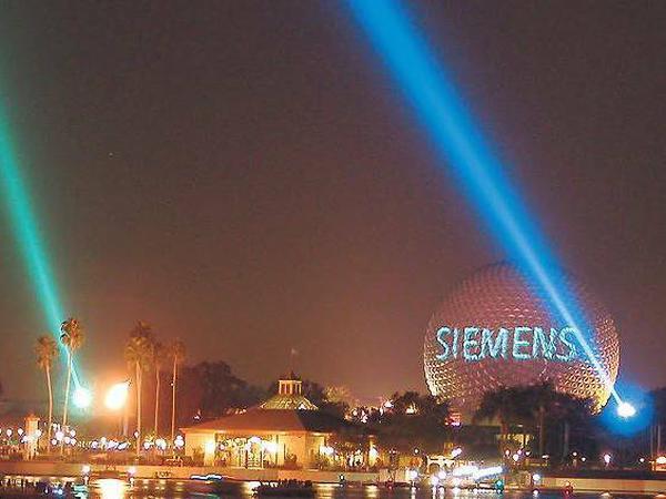 Siemens sponsert in Disney World eine Attraktion, in der die Besucher durch die Geschichte der Kommunikation reisen.