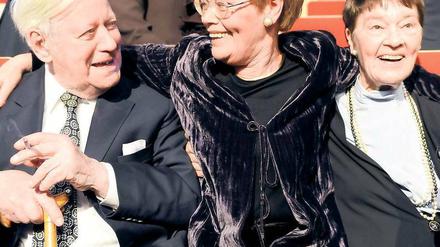 Susanne Schmidt mit ihren Eltern: Altkanzler Helmut Schmidt und die 2010 verstorbene Loki Schmidt.