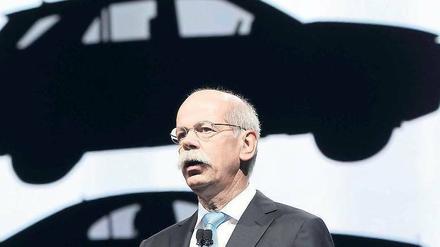 Alles, außer kleine Geländewagen. Daimler-Chef Dieter Zetsche führt seit 2006 den Pkw- und Lkw-Konzern. Finanzchef Bodo Uebber sieht noch Lücken. „Zum Teil fehlen uns die Produkte: Zum Beispiel den BMW X1 haben wir nicht im Portfolio“, sagte er. 