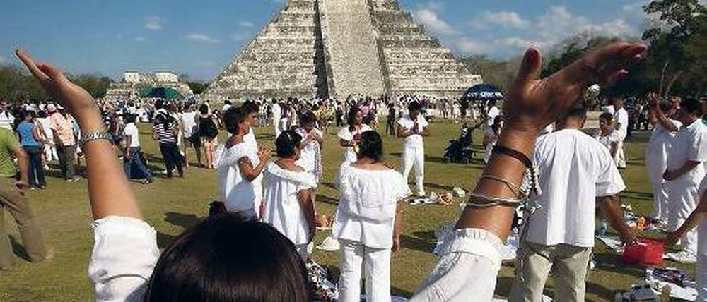 Pyramide in Chichén Itzá. Hier feierten Nachfahren der Maya am 21.12.2011 das neue Jahr nach dem Mayakalender, der jetzt endet. Foto: dpa