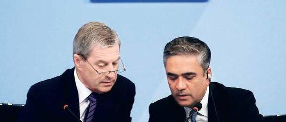 Luft nach oben. Die beiden Chefs der Deutschen Bank, Jürgen Fitschen (l.) und Anshu Jain, stellen sich auf einen Umbau der Bank ein, der mehrere Jahre dauern soll.