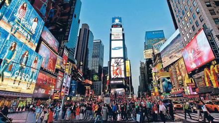 Klassenprimus. Rund um den Times Square in New York haben sich viele Banken angesiedelt. Aber von Krise keine Spur, die USA sind wieder obenauf. Foto: dpa