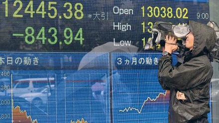 Dickes Minus. In den vergangenen zwei Wochen hat der Nikkei fast 20 Prozent verloren. Foto: dpa