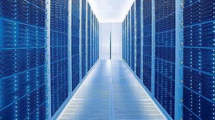 Zur Internetwirtschaft zählen unter anderem Soziale Netzwerke, Videoportale und Cloud-Dienste. Unser Bild zeigt einen Serverraum von Strato. 