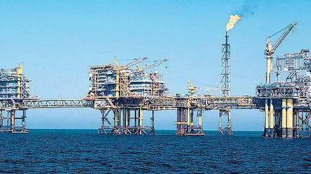 Klassische Öl- und Gasförderung, wie hier in der Nordsee, ist nach Ansicht der IEA zu teuer. Daher rät die Organisation zum Fracking. Foto: picture-alliance/ dpa