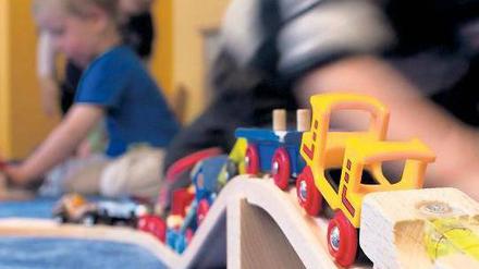 Risiko auf Rädern. Die Hälfte der getesteten Holzspielzeuge für Kinder unter drei Jahren soll zu viele gefährliche Stoffe enthalten. Foto: dpa