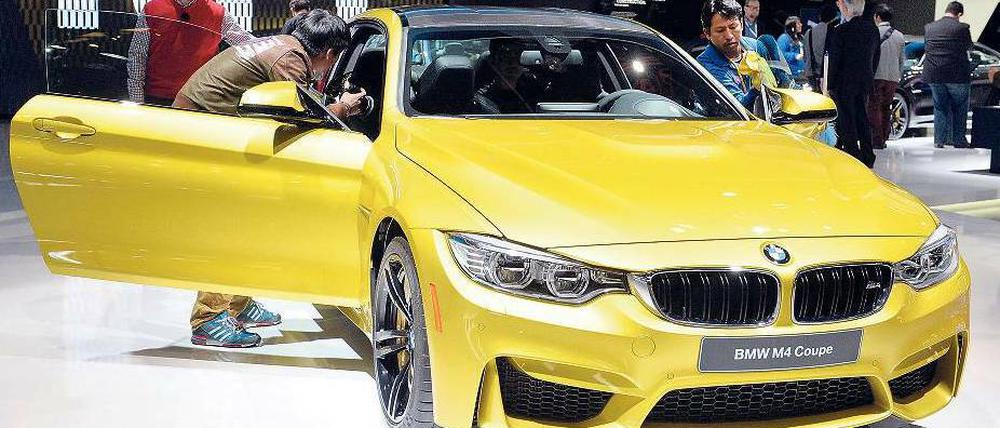 Schnittig. BMW zeigt das neue M4 Coupé in Detroit. Der Münchener Konzern ist, gemessen am Absatz, der erfolgreichste Premium-Hersteller vor Audi und Mercedes. Foto: dpa