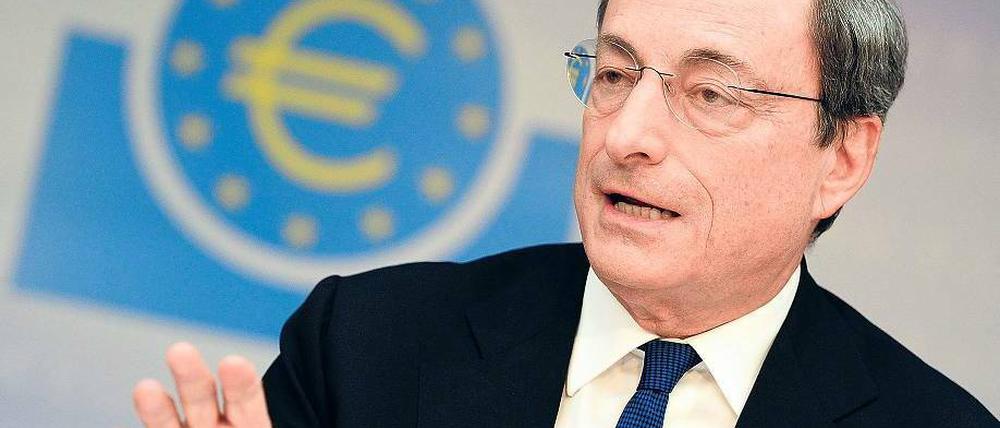 EZB-Chef Mario Draghi muss sich etwas einfallen lassen – in immer mehr Euro-Ländern sinken die Preise.