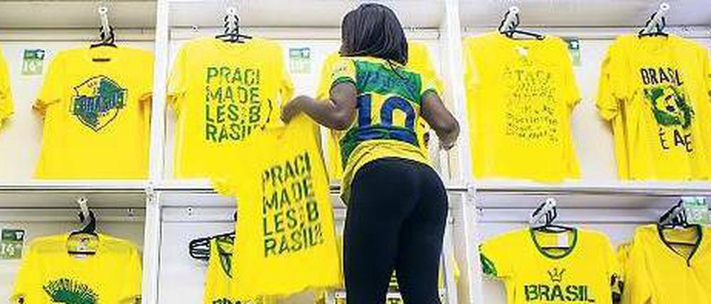 Gelb-grüne Vorfreude. Brasilien bereitet sich auf den Ansturm der WM-Fans vor.