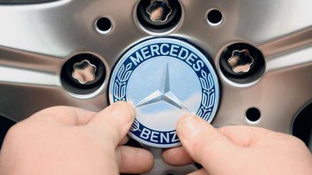 Spitzenposition. Mercedes-Benz ist mit gut 25 Milliarden Euro die wertvollste Marke Deutschlands