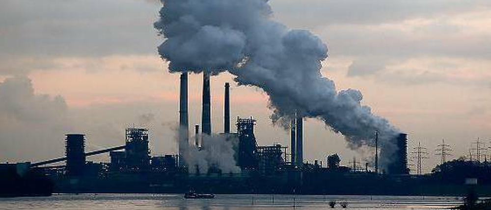 Billiger Klimaschutz. Anlagen wie diese Kokerei der Firma Thyssen bekommen ihre CO2-Zertifikate kostenlos. 