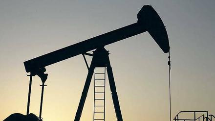 Nicht ausgelastet. Die Internationale Energiebehörde IEA hat ihre Prognose für die weltweite Öl-Nachfrage für 2014 um 180 000 Barrel pro Tag gesenkt. 