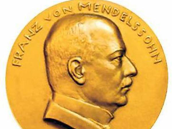 Begehrt: Die Medaille mit dem Profil des ersten Präsidenten der Berliner IHK. 