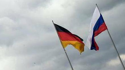 Ein Hauch von Annäherung. In Russland wie in Deutschland mehren sich die Stimmen, die einen Ausweg aus der Sanktionsspirale suchen. Foto: dpa