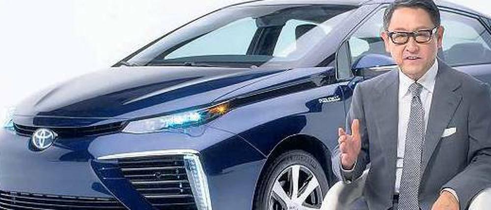 Selbstbewusst. In einer Videobotschaft präsentierte der Vorstandsvorsitzende von Toyota, Akio Toyoda, am Montag das Brennstoffzellenauto „Mirai“ (Zukunft). Der umweltfreundliche Wagen stelle einen „Wendepunkt“ in der Automobilgeschichte dar, sagte Toyoda. 