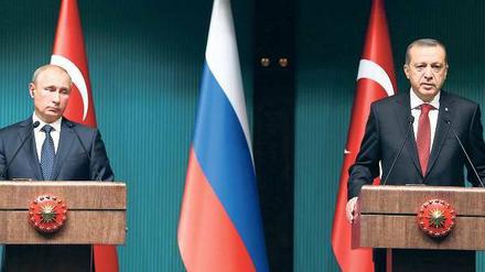 Pipeline-Partner. Wladimir Putin verbündet sich mit dem Nato-Mitglied Türkei respektive dessen Präsident Tayyip Recep Erdogan und verärgert damit das Nato-Mitglied Bulgarien. Auch die Griechen haben Nachteile, wenn South Stream nicht gebaut wird.