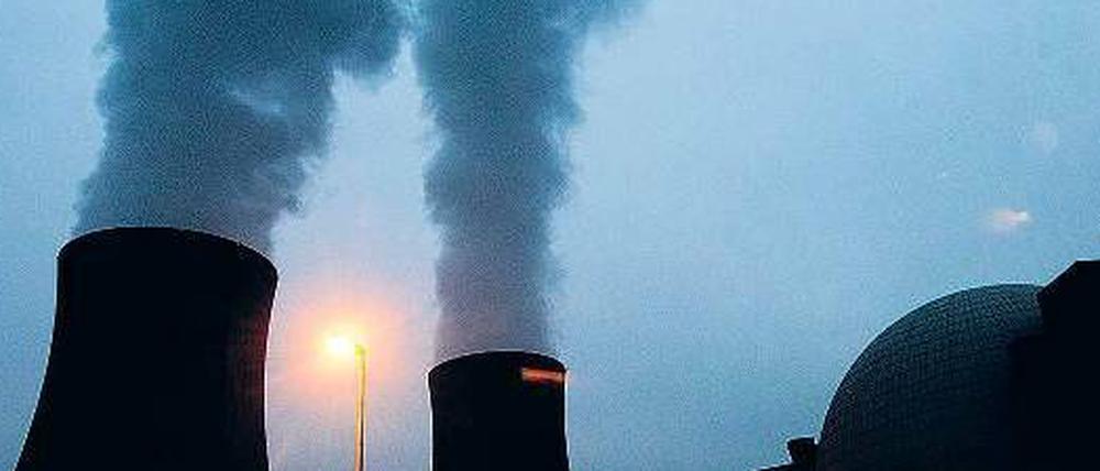 Heiße Luft: Die Energiekonzerne mussten 2014 schwere Einbußen verkraften. 