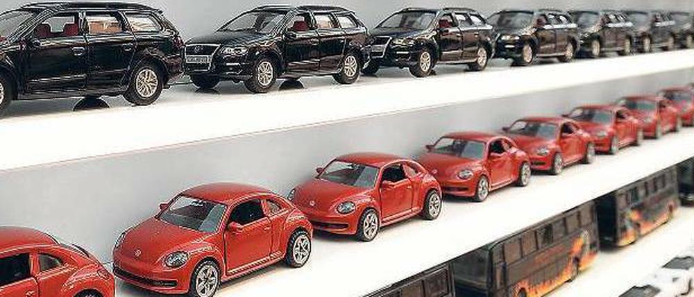 Modell Volkswagen. Im Berliner Autoforum findet sich der größte Shop mit 600 verschiedenen VW-Modellautos aller Konzernmarken. 