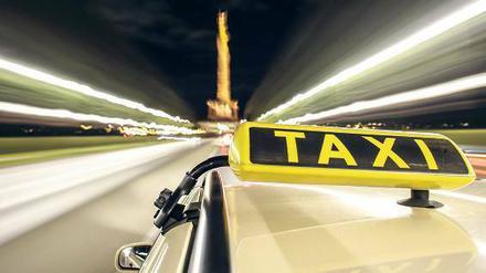 Die zum Daimler-Konzern gehörende Vermittlungs-App myTaxi darf vorerst auch in und um Stuttgart mit Rabatten für Taxifahrten werben. 